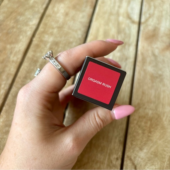 AFTERGLOW LIQUID BLUSH - Picture 5 of 12